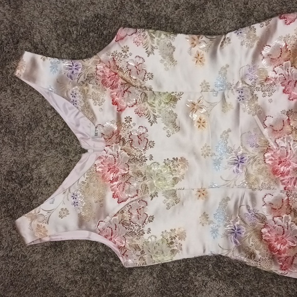 BETSY'S THINGS beaded silky dress - size 8 - floral - Picture 2 of 9